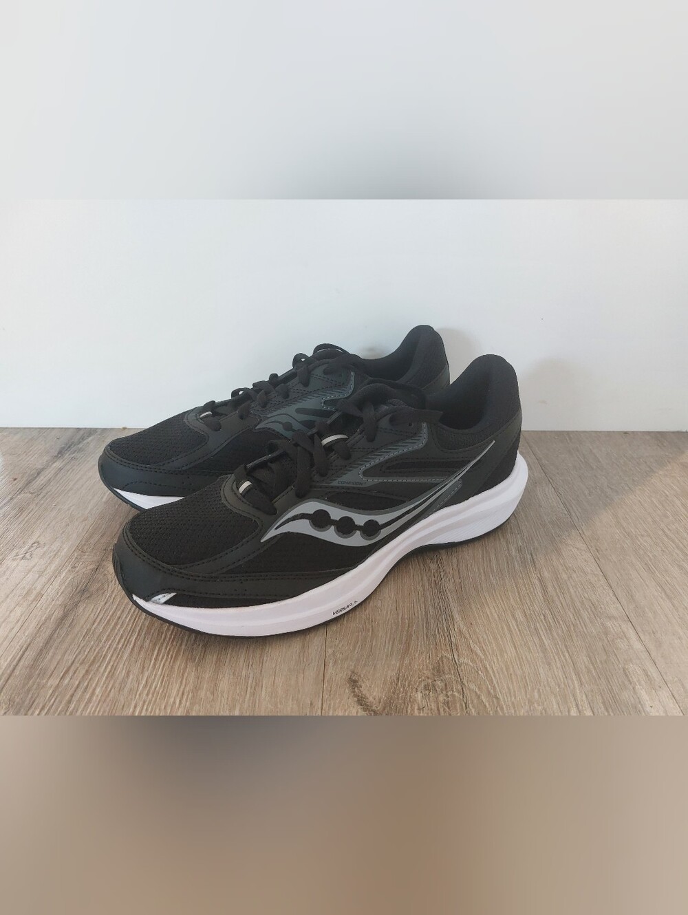 Saucony Conversion 17 Men's Size 8 Running Shoes